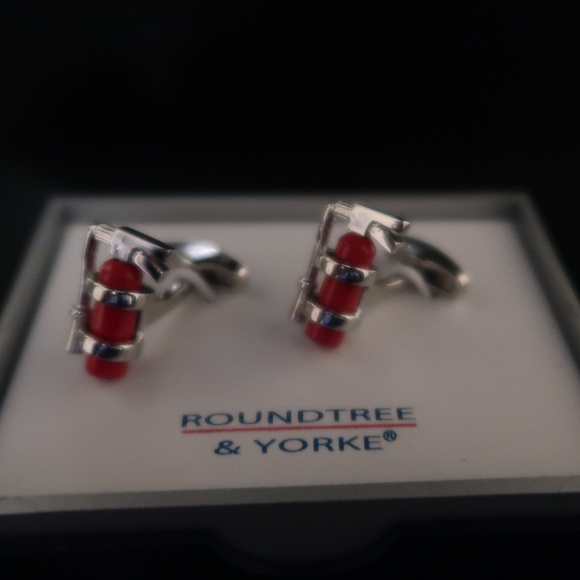 RoundTree& Yorke Extinguisher Cuff-link - Picture 1 of 1